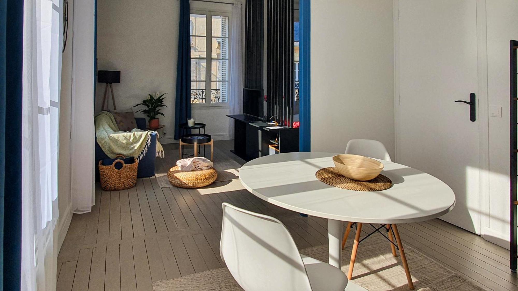Charming Studio With View Of The Abbaye-Aux-Hommes Caen Room photo